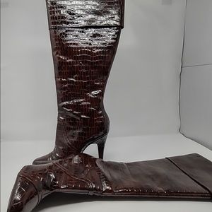 High heel boots, alligator embossed, wide calf